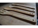 Set 4 linguri din lemn gravate cu mesaje motivationale - cod AW01